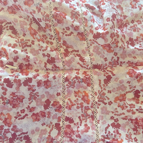 Anthropologie Moulinette Sours Red Floral Cotton/Silk
Amelie Blouse - Picture 9 of 15